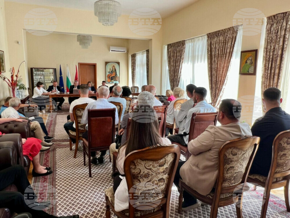 The President of the National Assembly met with the Bulgarian community in Albania