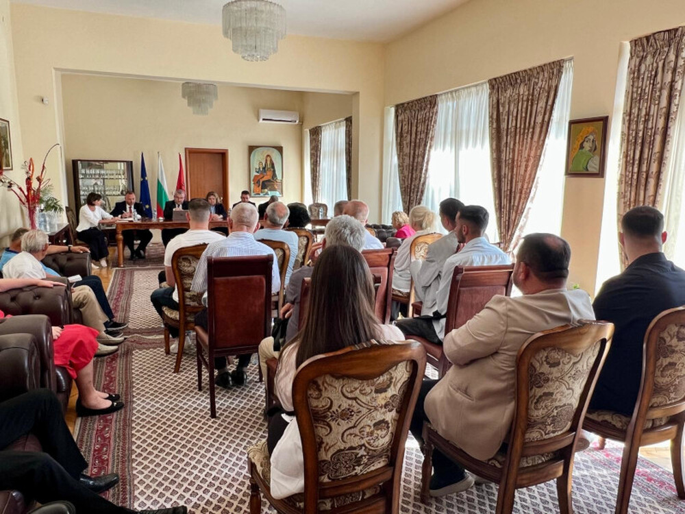 The President of the National Assembly met with the Bulgarian community in Albania