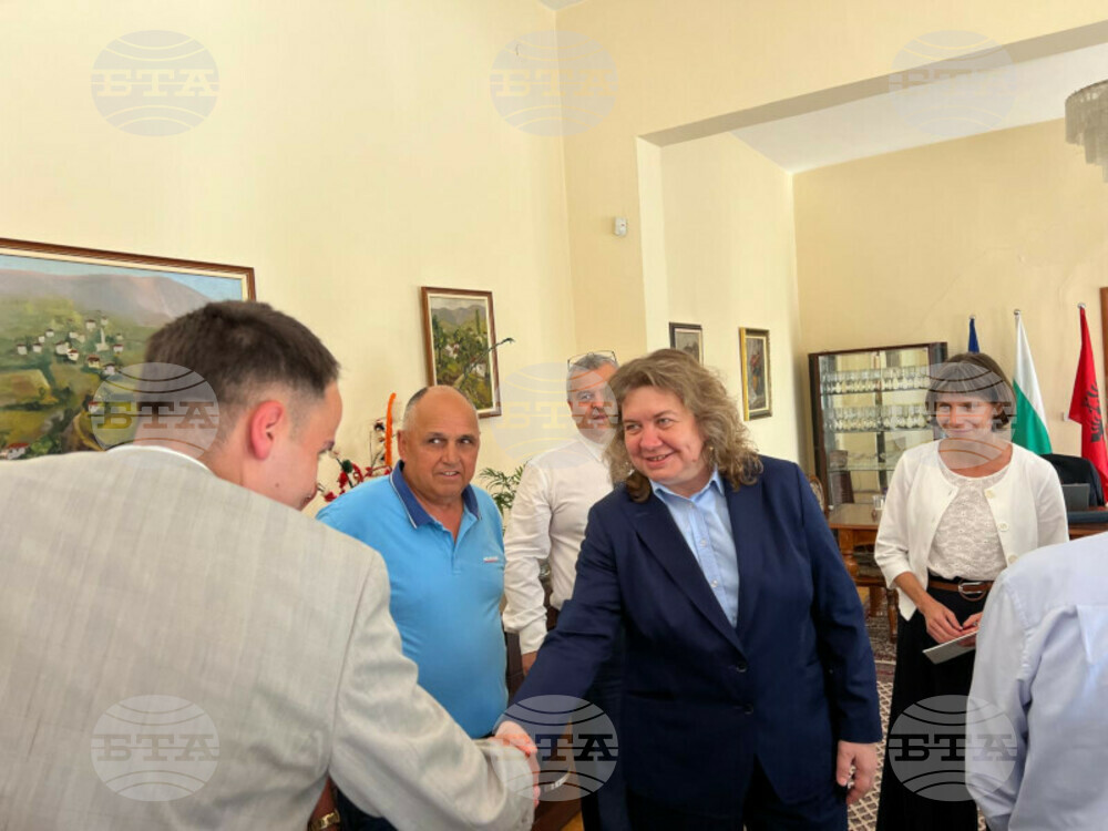 Председателят на Народното събрание разговаря с българската общност в Албания