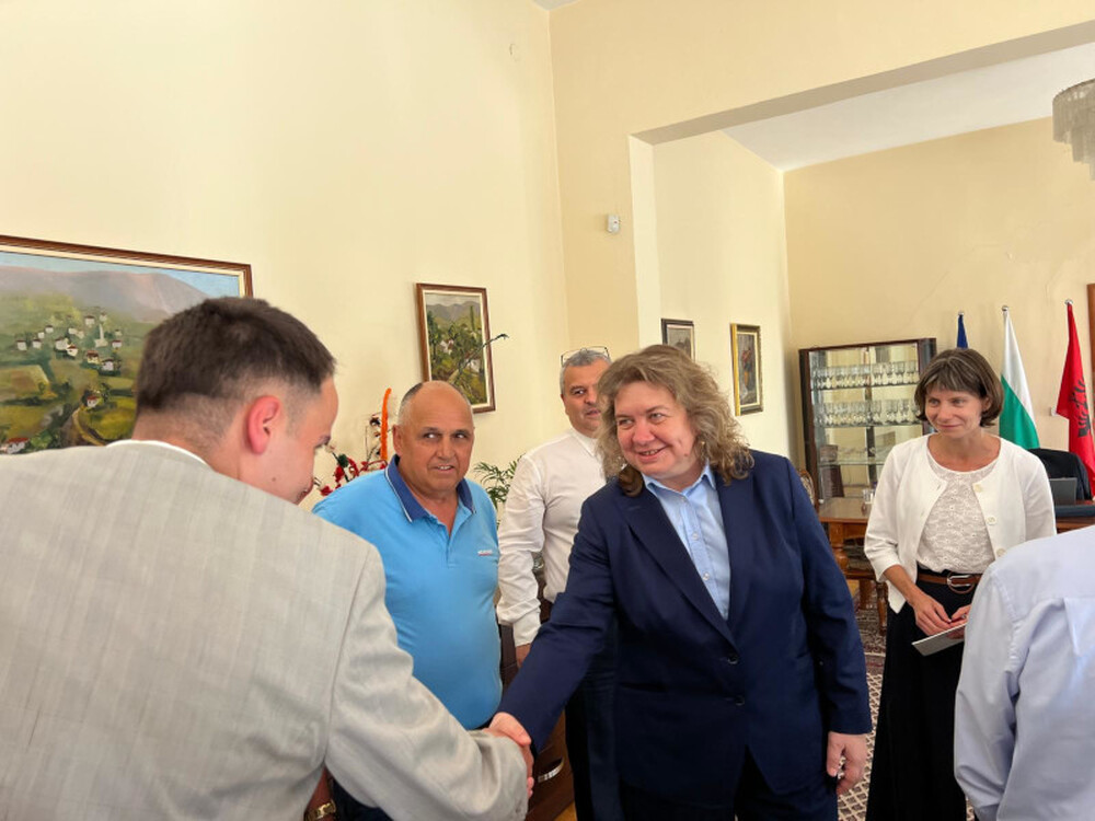 Председателят на Народното събрание разговаря с българската общност в Албания
