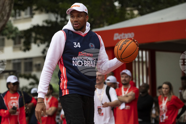 Гръцкият национал Янис Адетокунбо: "Надявам се скоро да се върна във финала на НБА с Милуоки Бъкс"