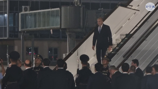 Президентът Румен Радев пристигна на официално посещение в Узбекистан