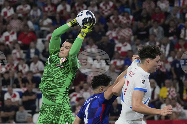 Треньорът на Жирона Мичел разкри, че вратарят Доминик Ливакович е отказал да играе за тима