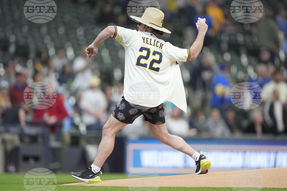 Braves Brewers Baseball