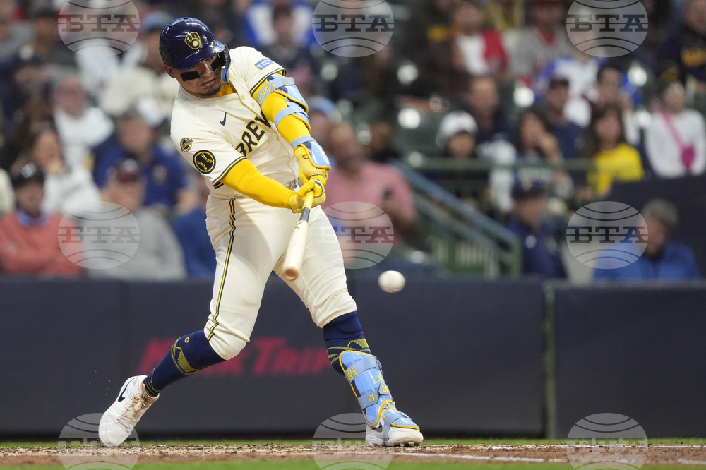 Braves Brewers Baseball