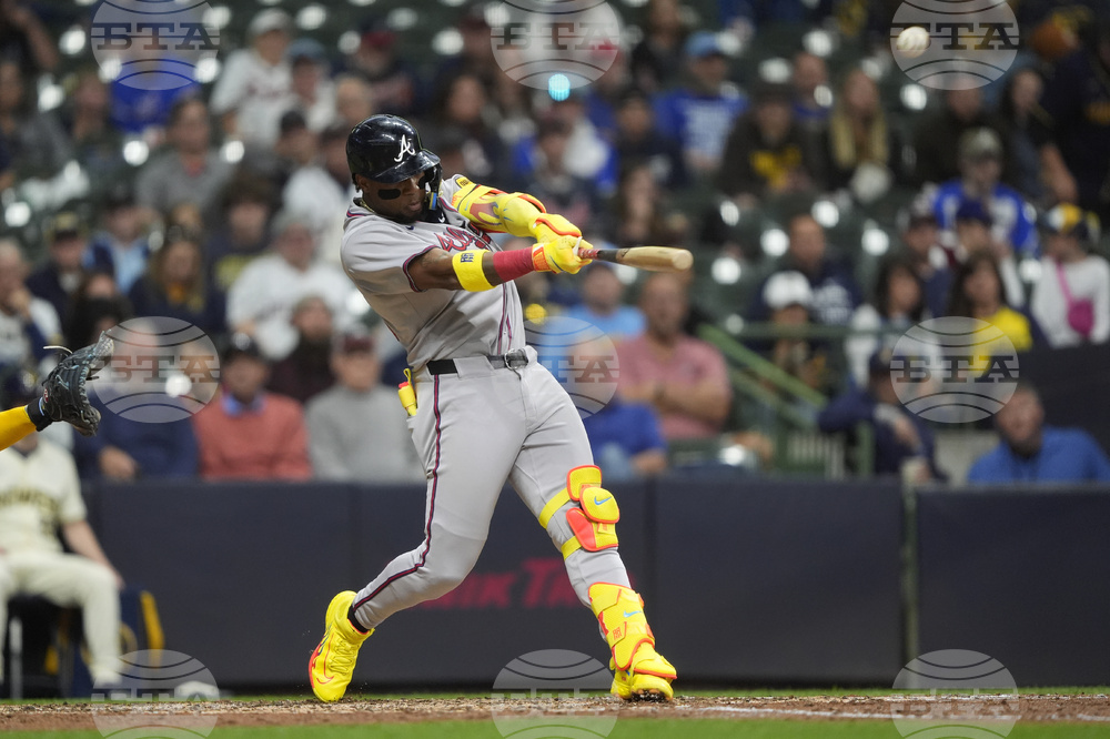 Braves Brewers Baseball
