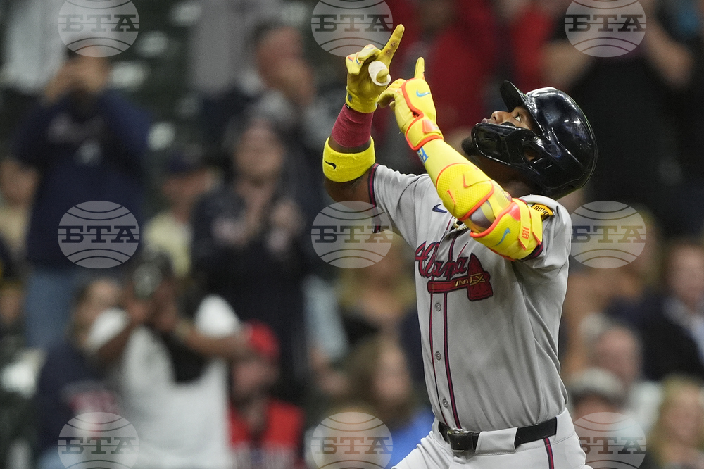Braves Brewers Baseball