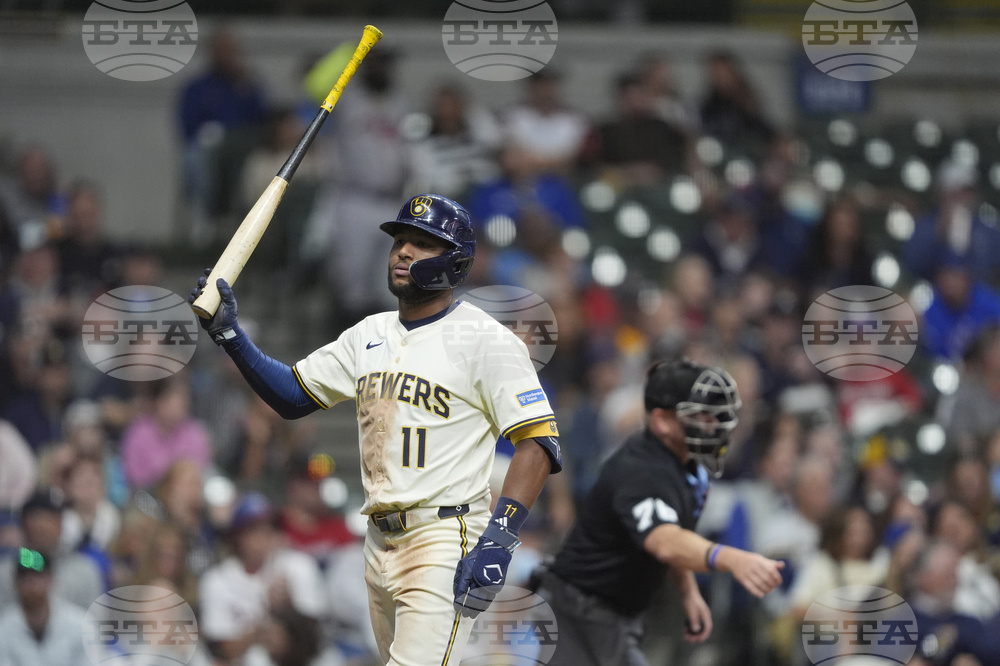Braves Brewers Baseball