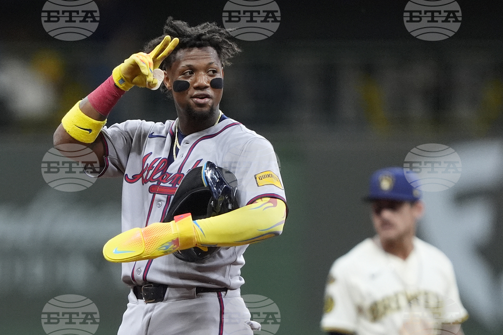 Braves Brewers Baseball