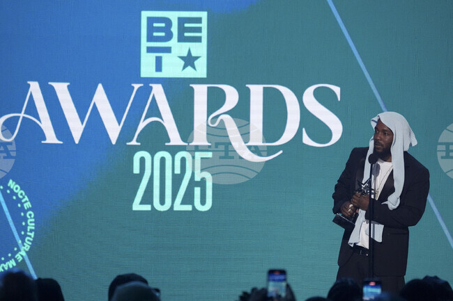 Рапърът Кендрик Ламар триумфира на наградите БЕТ