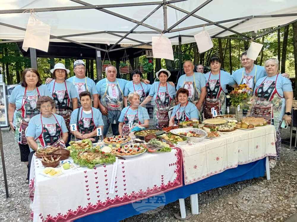 Пенсионери учат деца на здравословно хранене, влашки думи, както и на игрите на баба и дядо