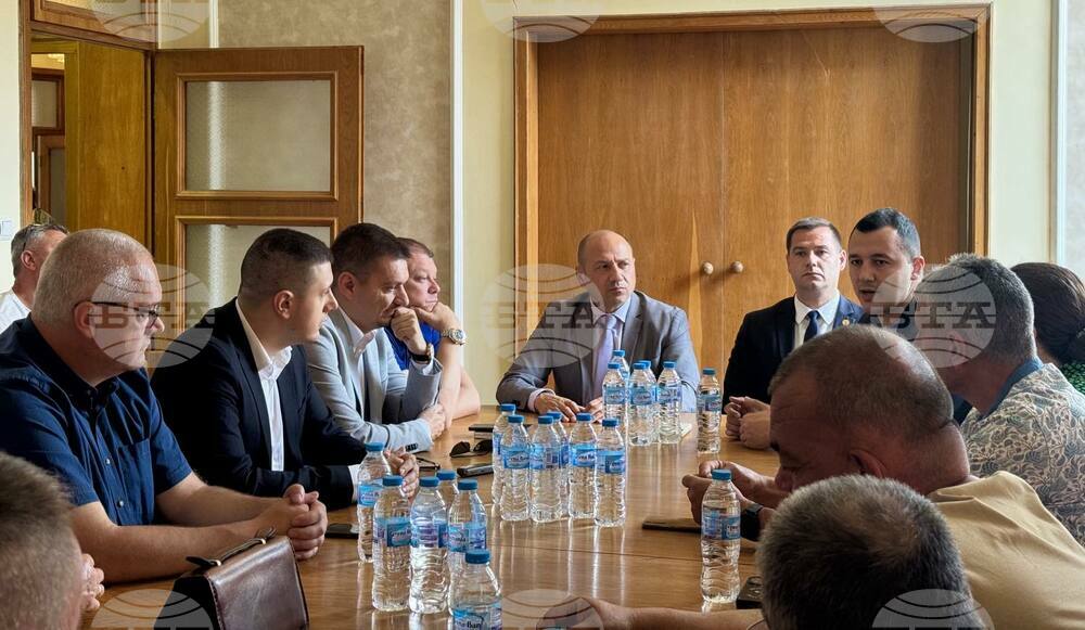 Среща с народни представители и представители на спортните клубове се проведе в Ловеч