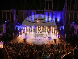 „Ахат“ се присъединяват към голямото турне на Б.Т.Р. в България. Снимка: Artvent