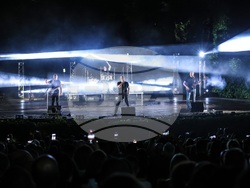 „Ахат“ се присъединяват към голямото турне на Б.Т.Р. в България. Снимка: Artvent