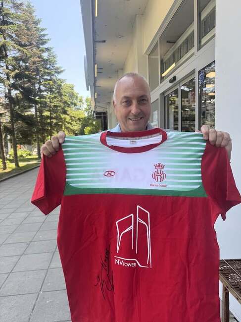 Рекорден брой отбори ще участват на благотворителния турнир по футбол за Купата "Свети Никола" в Бургас, фланелка на Карлос Насар сред наградите