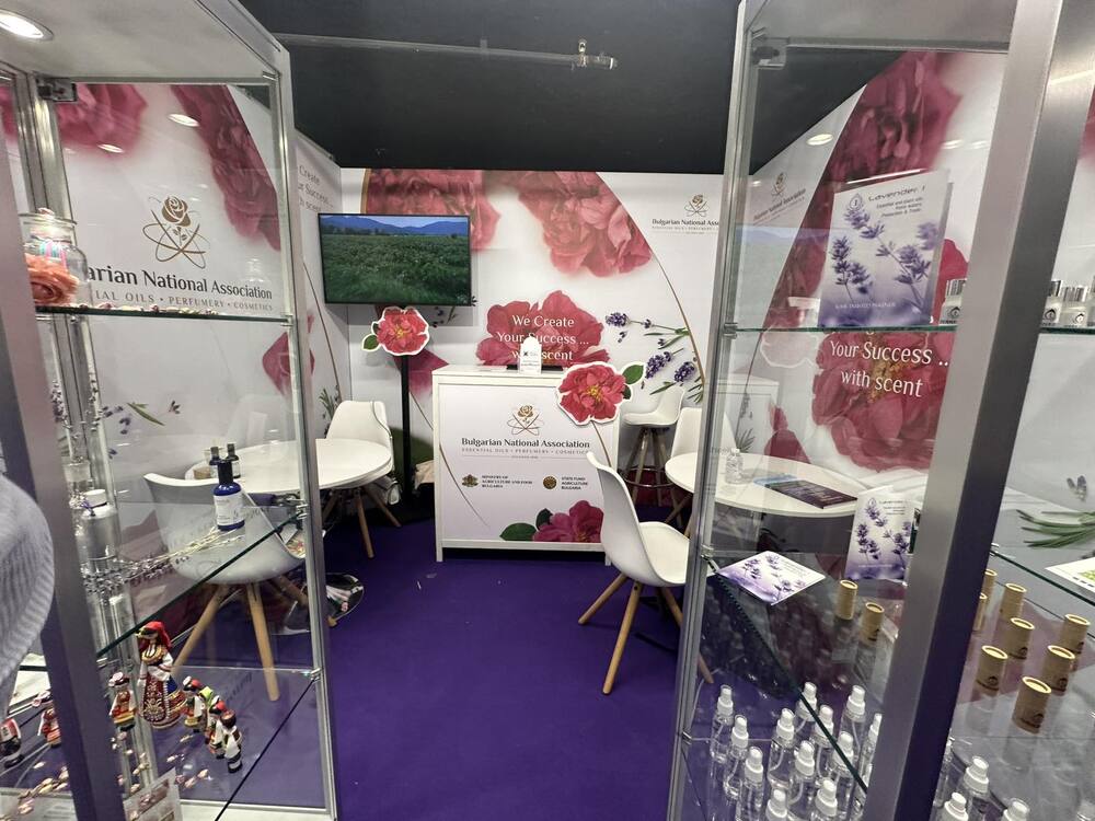 Възможностите за по-активно включване на български млади таланти в международен конкурс за парфюмеристи бяха обсъдени на изложение в Париж