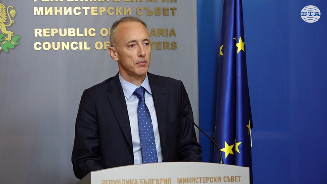 Общо одобреният прием в държавните висши училища за 2025/2026 г. е 41 566 бройки за студенти и 1585 за докторанти, съобщи министър Вълчев