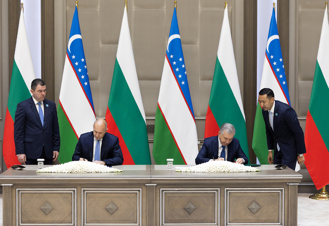 Президентите Румен Радев и Шавкат Мирзийоев подписаха съвместна декларация за засилване на сътрудничеството между България и Узбекистан