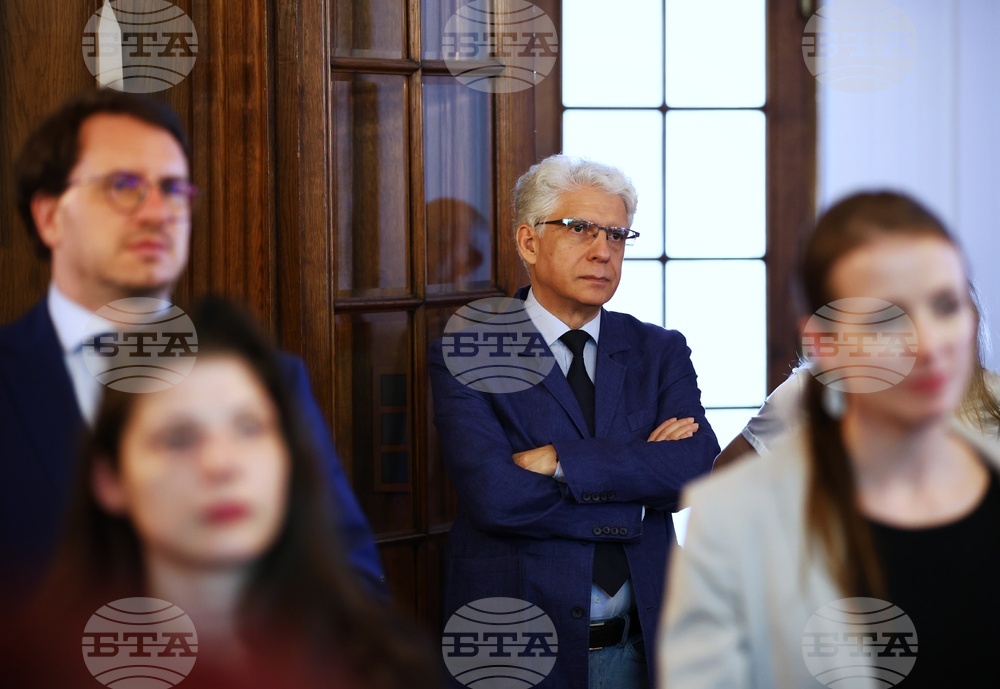 Френско посолство - награждаване - Петър Карабоев