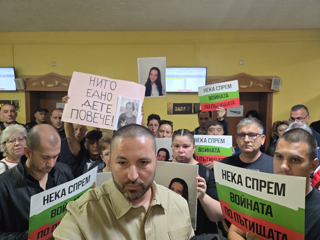 Съдът в Плевен остави в ареста шофьора, подсъдим за катастрофата, при която загина 12-годишната Сияна