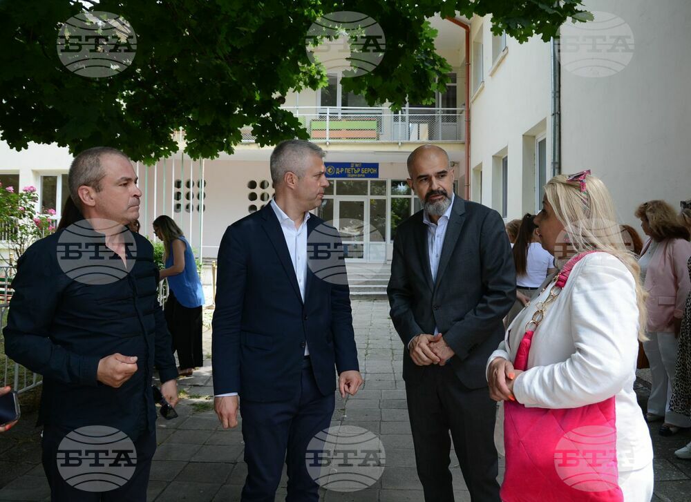 Община Варна: Кметът Благомир Коцев даде старт на мащабни ремонти на три образователни обекта
