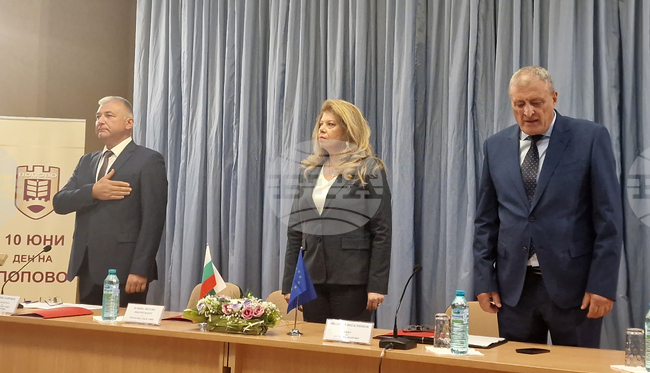 Попово чества Ден на града с празничен водосвет, тържествена сесия на Общинския съвет и концерти