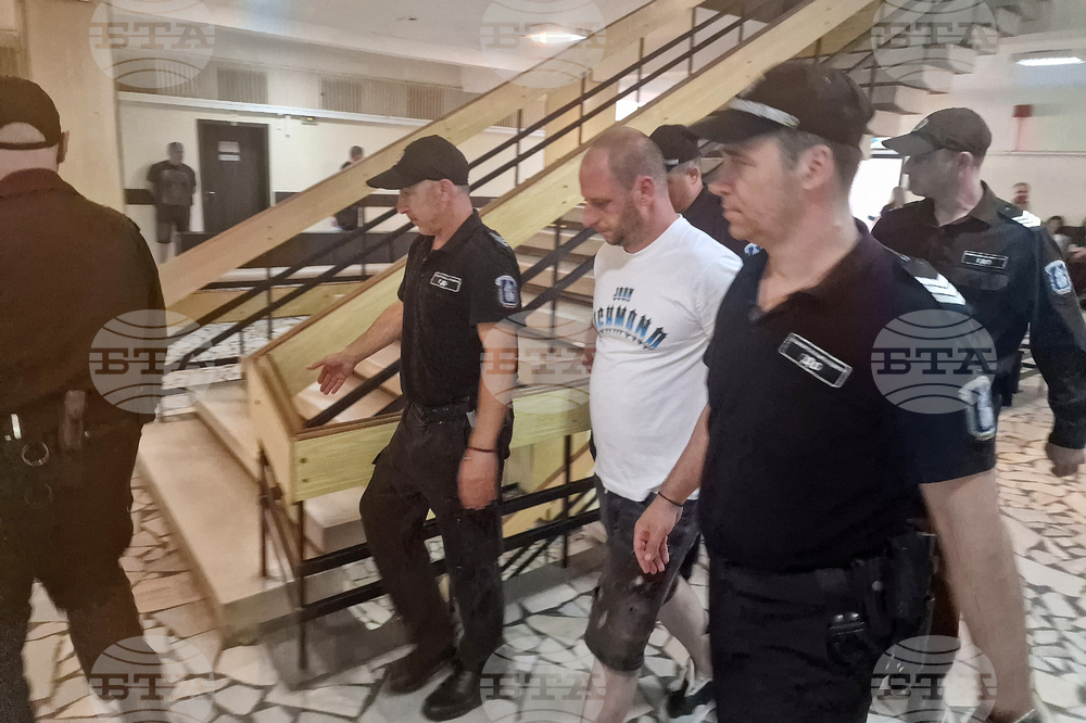 Районният съд в Казанлък наложи мерки "задържане под стража" спрямо шестимата обвиняеми по случая с домовете в Ягода