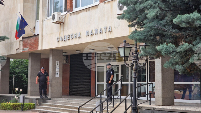 Районният съд в Казанлък наложи наказание от две години и четири месеца затвор на 61-годишна жена, извършвала измами по различни схеми