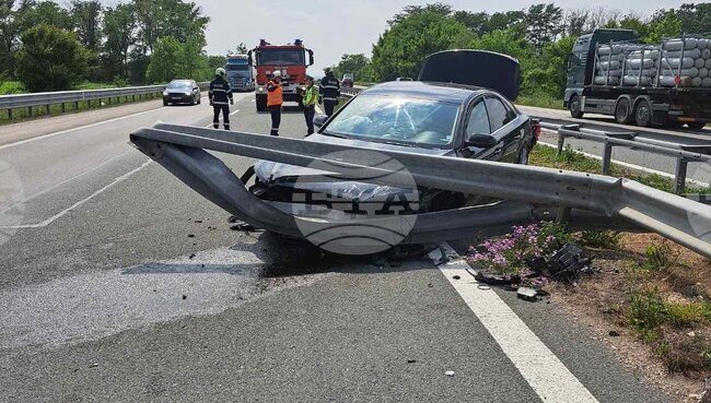 Временна организация на движението е въведена заради катастрофа на автомагистрала "Хемус" при 344 км в посока Варна 