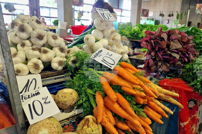 Румъния - пазар - плодове - зеленчуци - цени