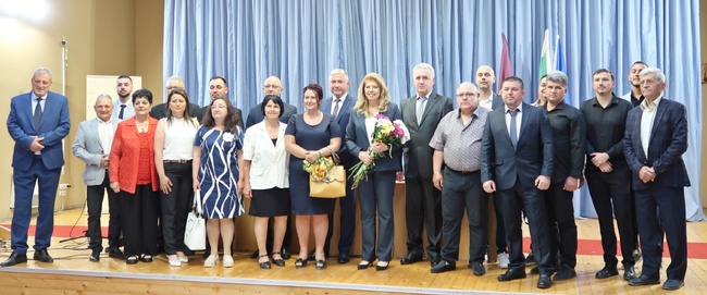 Вицепрезидентът: Попово е пример за амбиция за развитие в името на хората