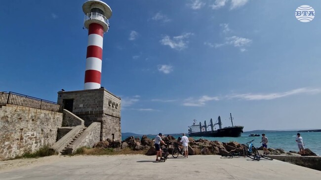 Блокирано е движението за големите плавателни съдове в района на пристанище Бургас заради заседналия либерийски кораб