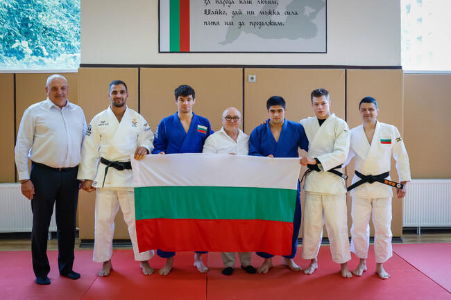 Зам.-министър Стоян Андонов пожела успех на националите по джудо преди Световното първенство