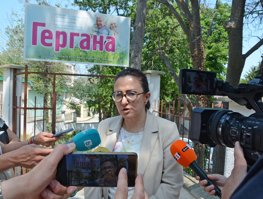 В общинския Дом за стари хора „Гергана“ към момента ще бъдат настанени четири лица от разкритите във Варна нерегламентирани места за настаняване на възрастни хора 