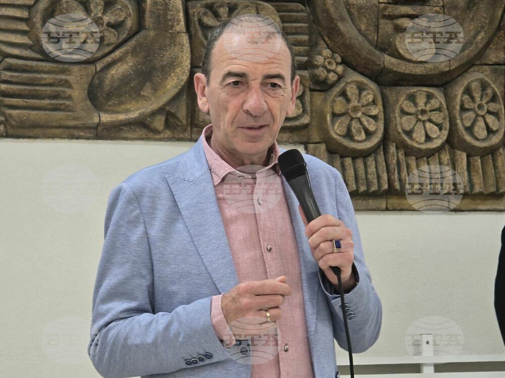 Димитър Маринов представи актьорската професия пред младежи в Добрич