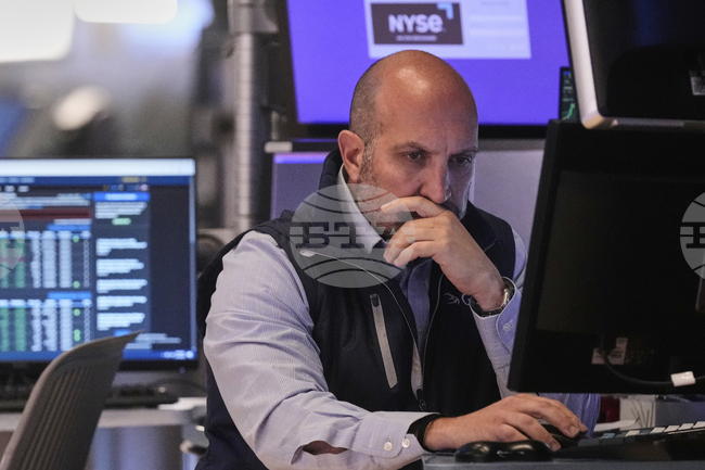 Без съществено изменение на индексите започна търговията на Уолстрийт след американските удари по цели в Иран
