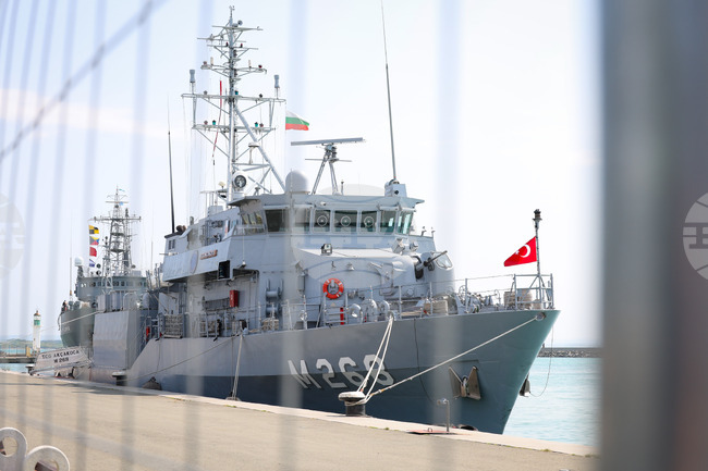 Задачи по разузнаване и наблюдение изпълняват корабите от Противоминната група в Черно море