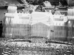 Wrapped Reichstag, Christo, 1995