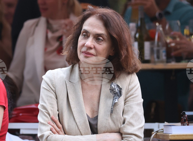 Надежда Нейнски е предложена за служебен министър на външните работи в кабинета „Гюров“ 