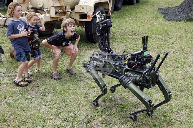 Китайско куче робот съперничи на спринтьорите, достигайки 10,3 м/сек