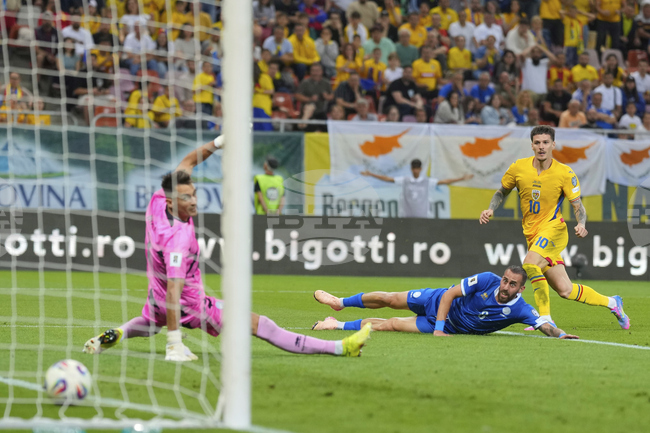 ПСВ Айндховен обяви трансфера на румънски национал