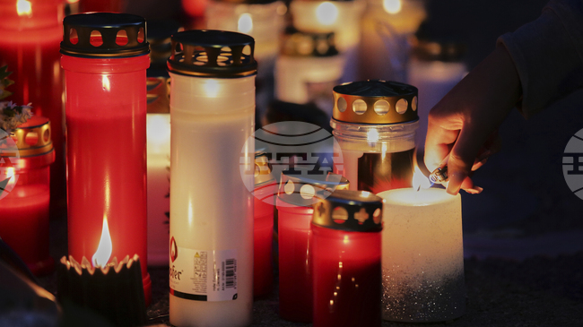 Стотици хора почетоха паметта на жертвите от букурещкия нощен клуб "Колектив" на десетата годишнина от пожара