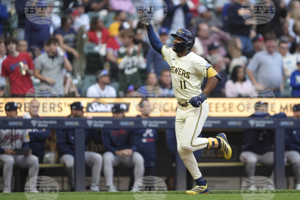 Braves Brewers Baseball