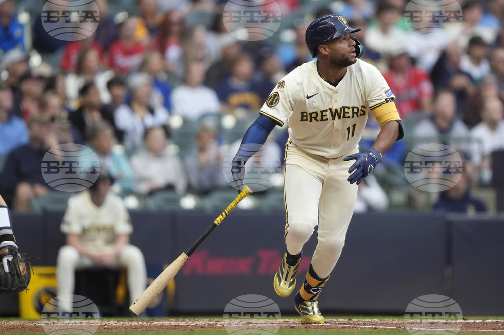 Braves Brewers Baseball