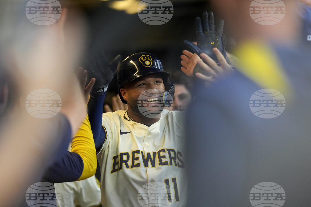 Braves Brewers Baseball
