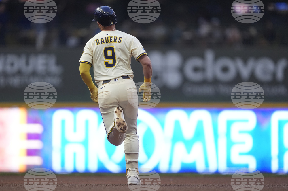 Braves Brewers Baseball