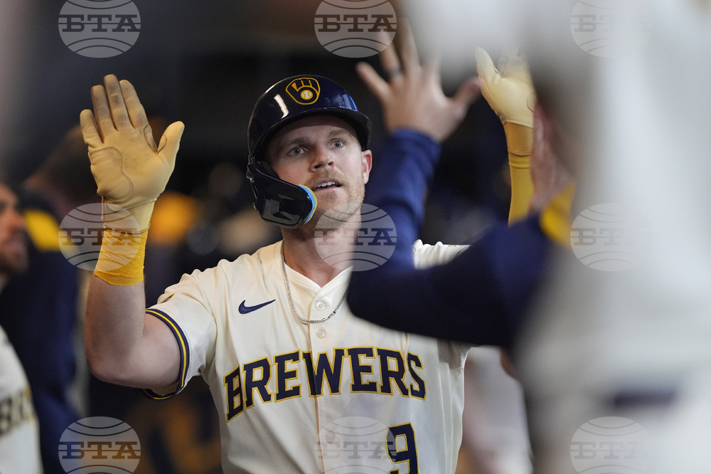 Braves Brewers Baseball