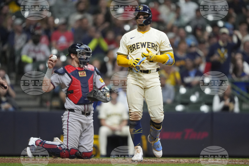 Braves Brewers Baseball