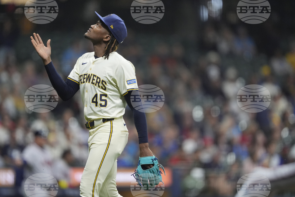 Braves Brewers Baseball