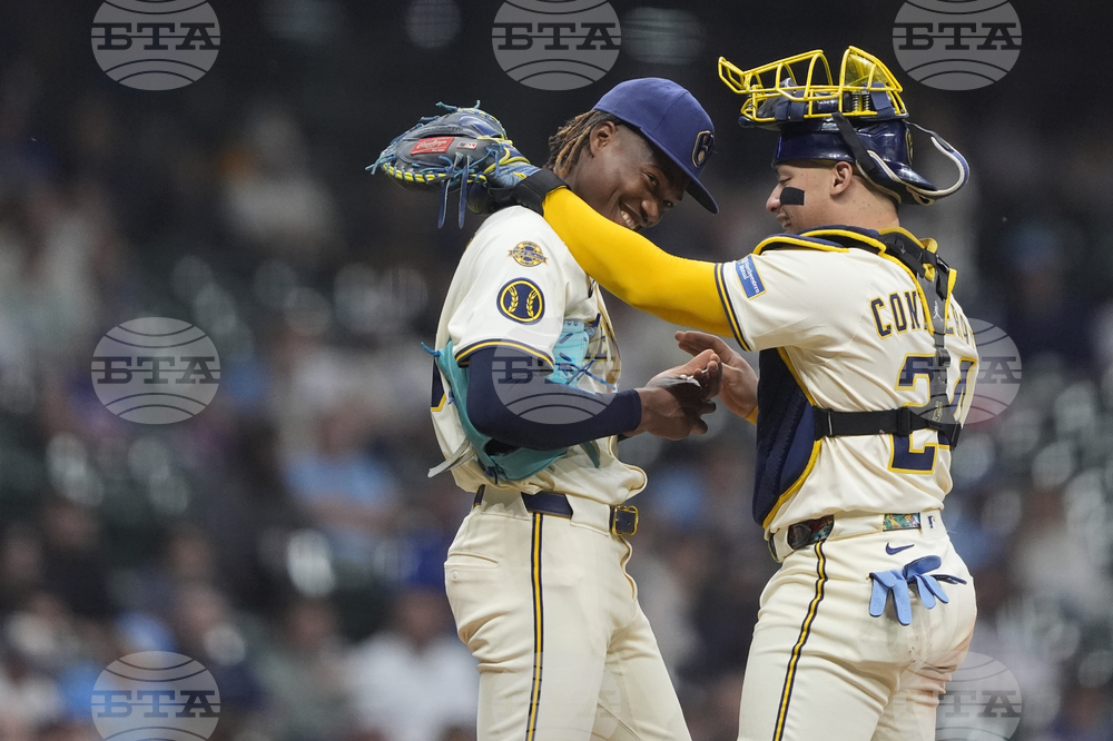 Braves Brewers Baseball